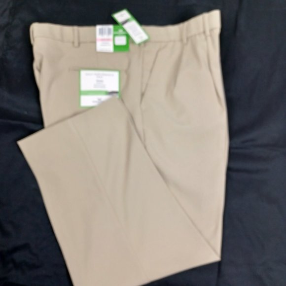 NWT Men's Dockers Tan Relaxed Stretch Fit Golf Pant Slacks Size 40x30 - Picture 2 of 8